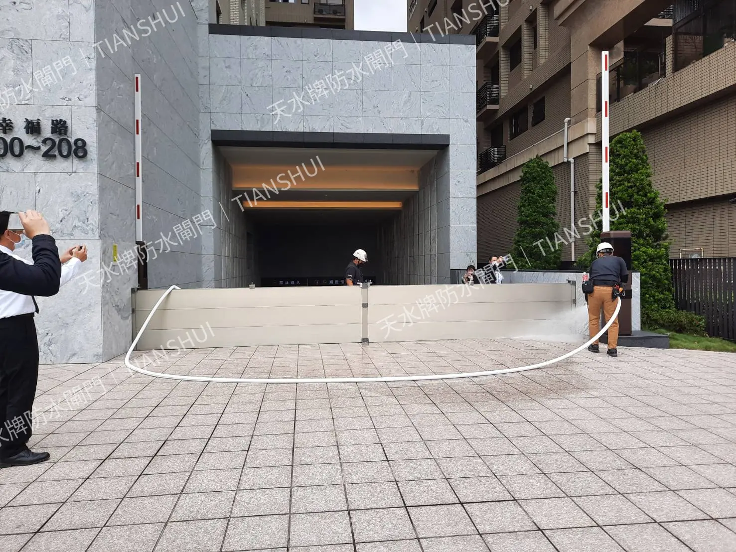 中悅建設中悅商貿中心防水閘門工程